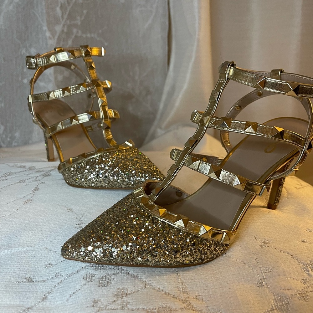 gold sparkly heels